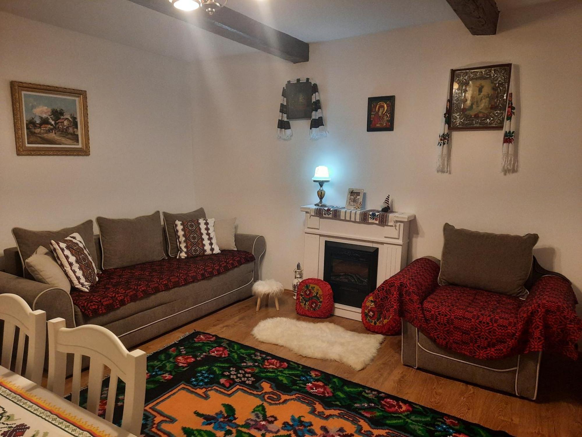 Casa Bunicilor Villa Ciprian Porumbescu Buitenkant foto